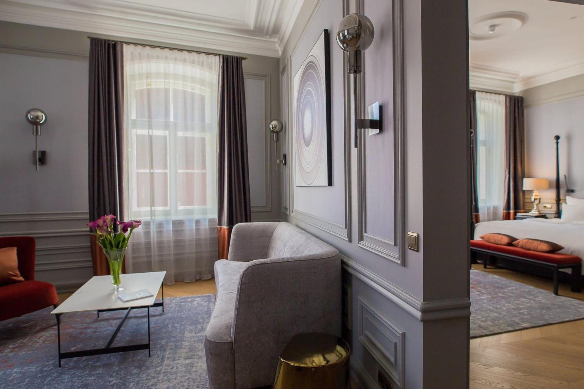 Hotel Telegraaf, Autograph Collection Ταλίν Εξωτερικό φωτογραφία A suite at the Hotel de Crillon
