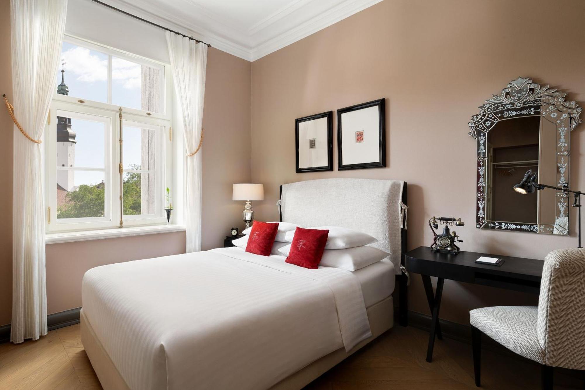 Hotel Telegraaf, Autograph Collection Ταλίν Εξωτερικό φωτογραφία A room at the Mandarin Oriental, Munich