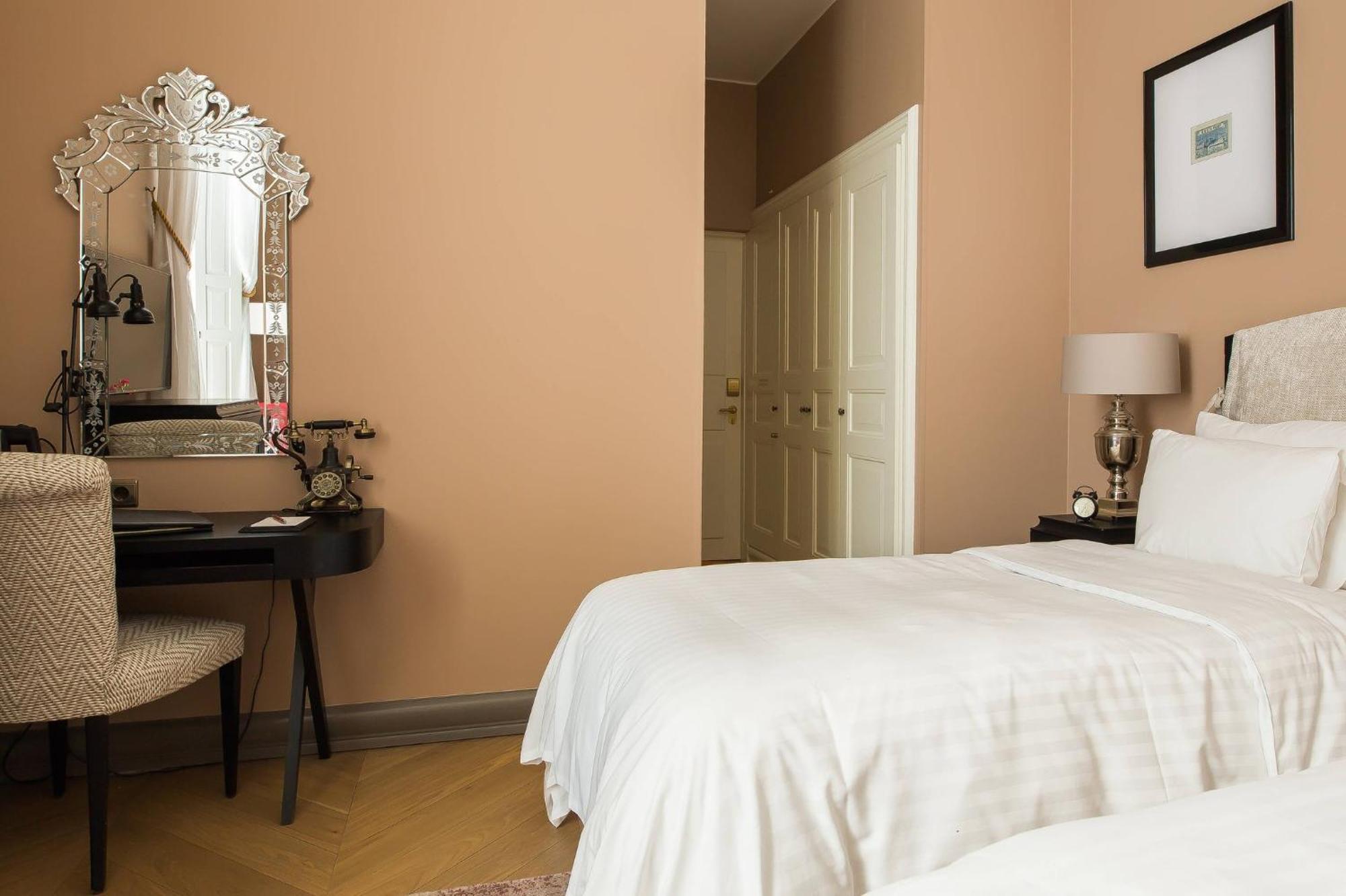 Hotel Telegraaf, Autograph Collection Ταλίν Εξωτερικό φωτογραφία A bedroom at the hotel