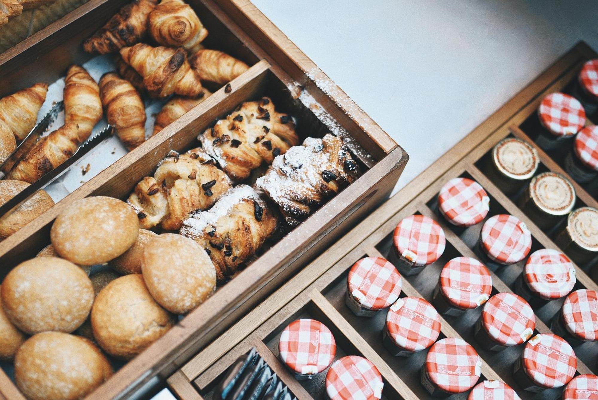 Hotel Telegraaf, Autograph Collection Ταλίν Εξωτερικό φωτογραφία A selection of Danish pastries